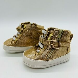 MICHAEL KORS SPARKLY GOLD BABY SNEALERS SIZE 2 VELCRO AND ZIPS